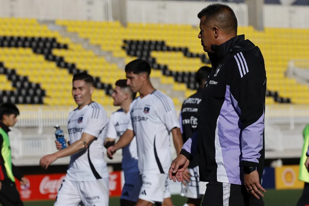 Un ex trabajador de Colo Clo acusó a Jorge Almirón de transformarse en un líder muy autoritario. Foto: Photosport.