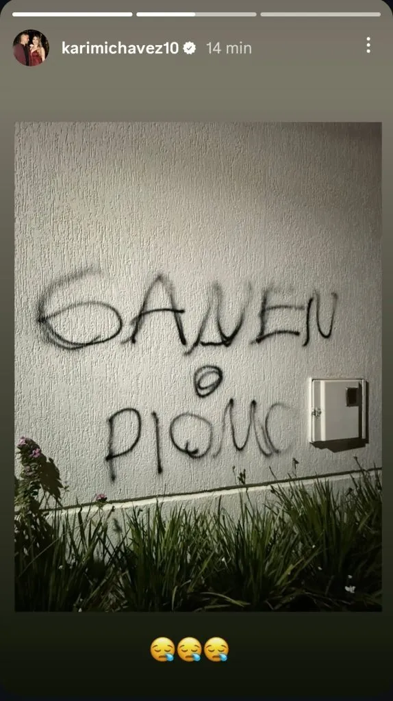 Este fue uno de los rayados que apareció en la casa de Derlis González, jugador que sonó en Colo Colo para esta temporada. Foto: Instagram.