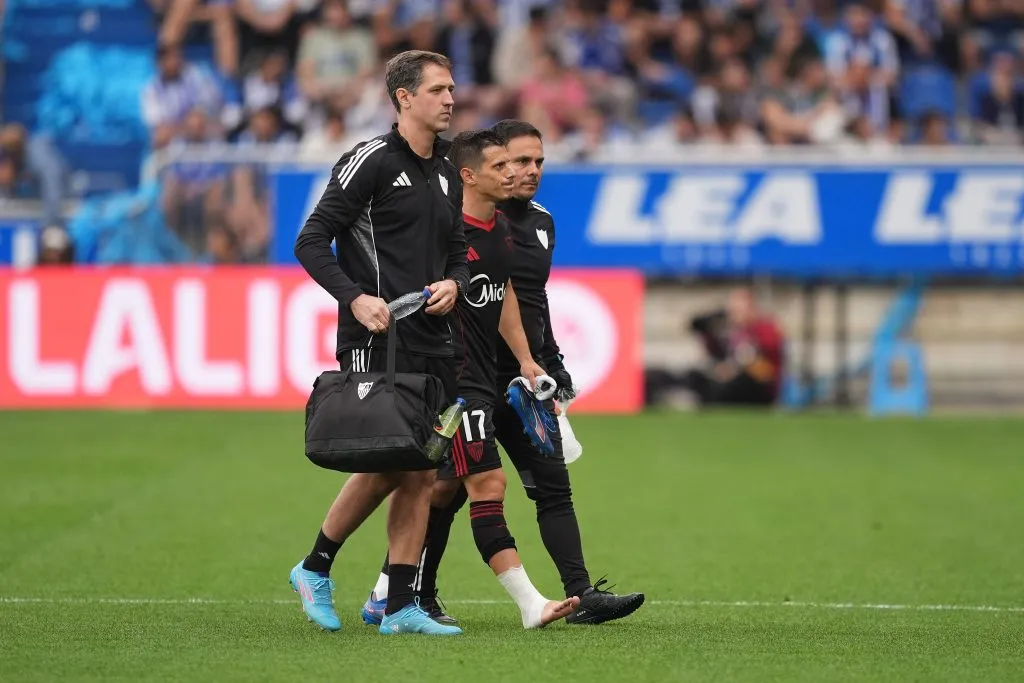 Alfon González salió así de la cancha. (Juan Manuel Serrano Arce/Getty Images).