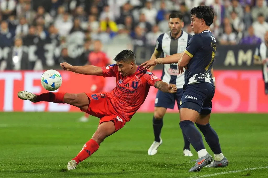 La U tendrá que buscar la clasificación en la revancha ante Alianza Lima. (Photo by Raul Sifuentes/Getty Images)