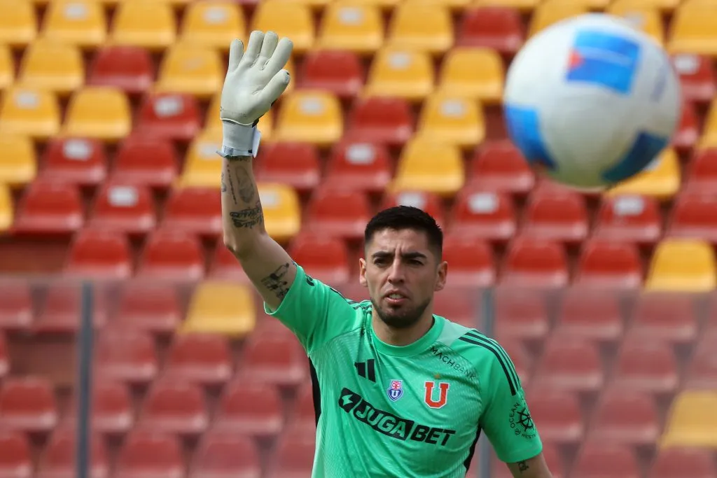 Gabriel Castellón es apuntado en Perú por su nivel en la U. Foto: Jonnathan Oyarzun/Photosport