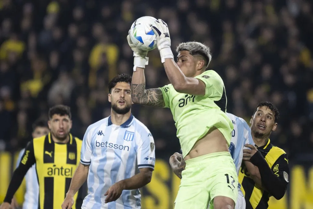 Brayan Cortés en peñarol. (Photo by Ernesto Ryan/Getty Images)
