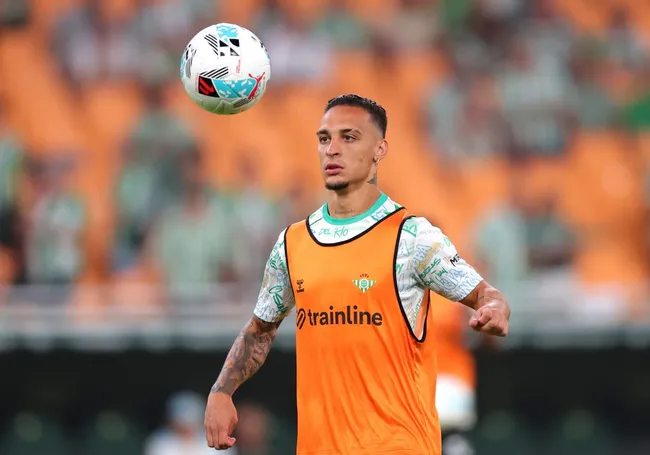 Antony tiene contento a Pellegrini. (Fran Santiago/Getty Images).