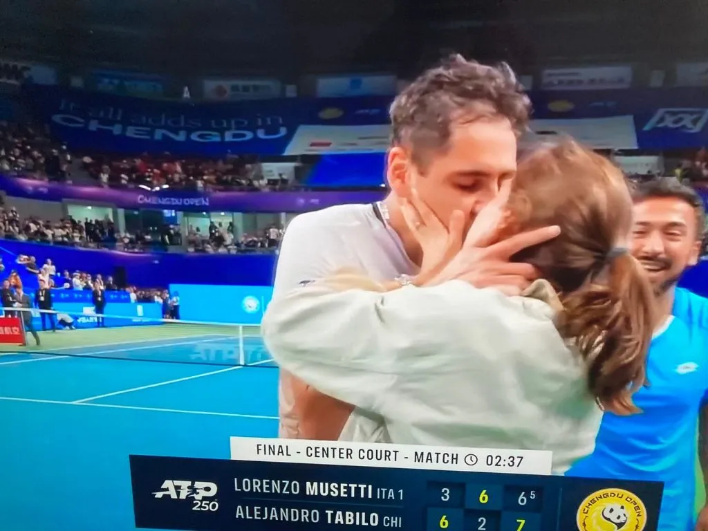 Tabilo junto a su pareja Malena De Lorenzo