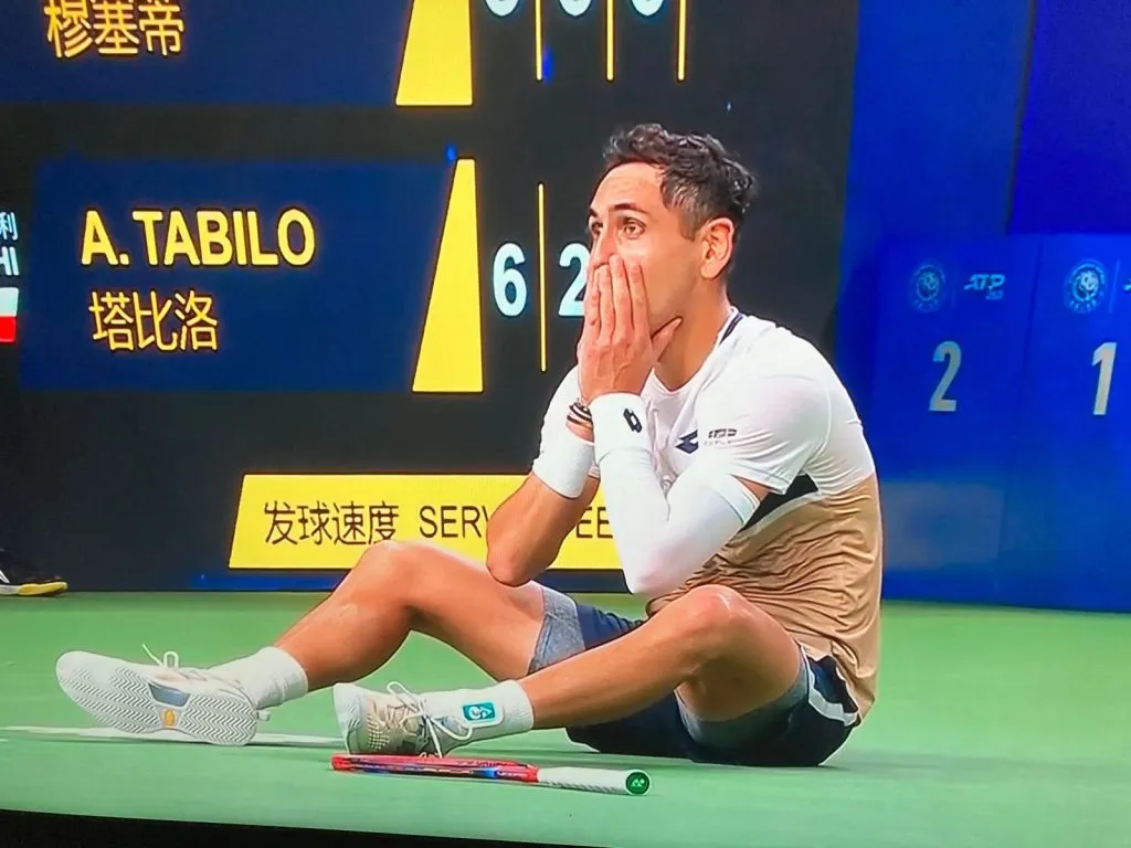 Tabilo en el suelo tras ganar en China