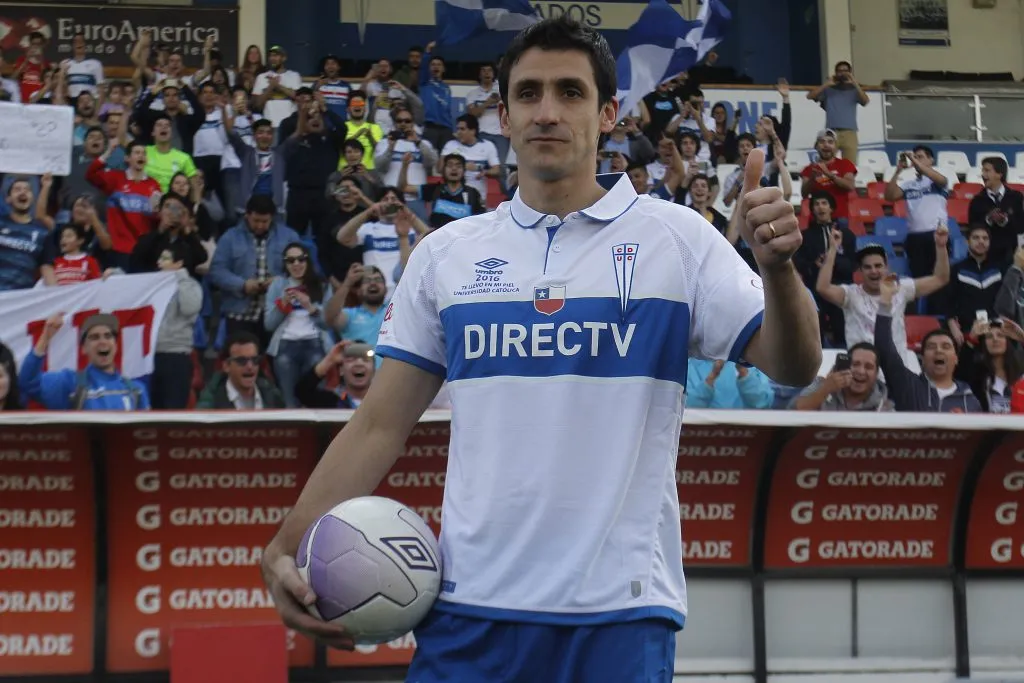 MIlovan Mirosevic se despidió del fútbol en la UC el 2016/Photosport