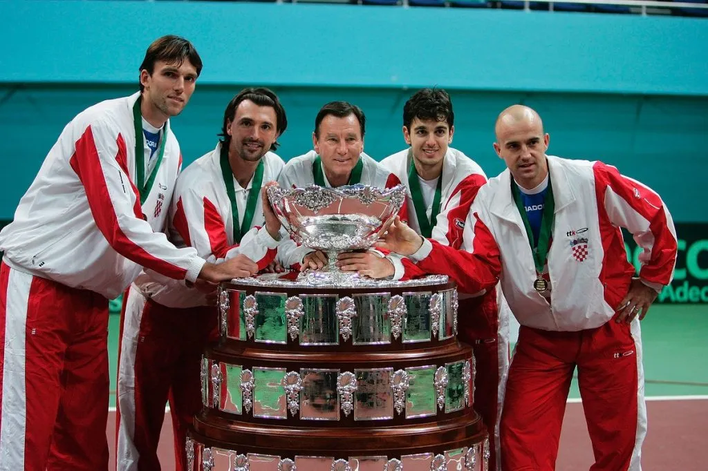Ivo Karlovic, Goran Ivanisevic, el capitán Nikola Pilic, Mario Ancic e Ivan Ljubicic celebran la victoria en la Copa Davis en 2005 (Getty Images).