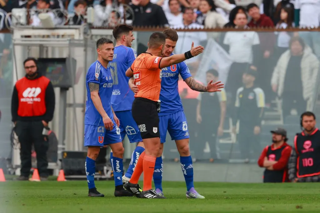 Franco Calderón fue expulsado en el Superclásico en el Monumental. Foto: Javier Vergara/Photosport