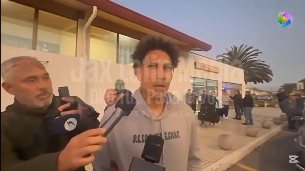 Paolo Guerrero en el Aeródromo de La Serena. Foto: JAX Latin Media.