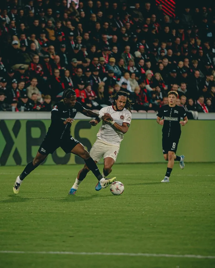 Midjtylland consiguió un triunfo de oro en su debut en la Europa League, donde no estuvo Darío Osorio por lesión. Foto: Midtjylland.