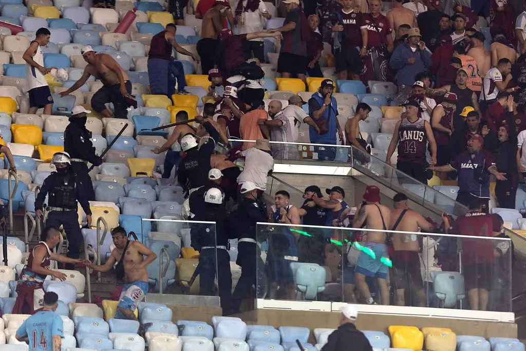 No fue una jornada tranquila en el Maracaná. Imagen: Getty