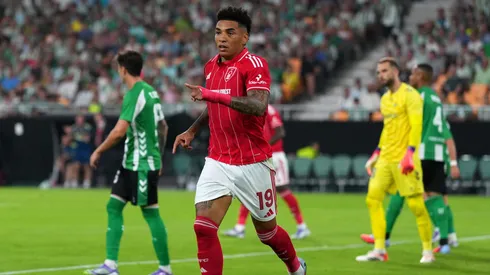 Igor Jesús, que dejara a la U sin Copa Libertadores, ahora fue verdugo de Manuel Pellegrini y Betis.