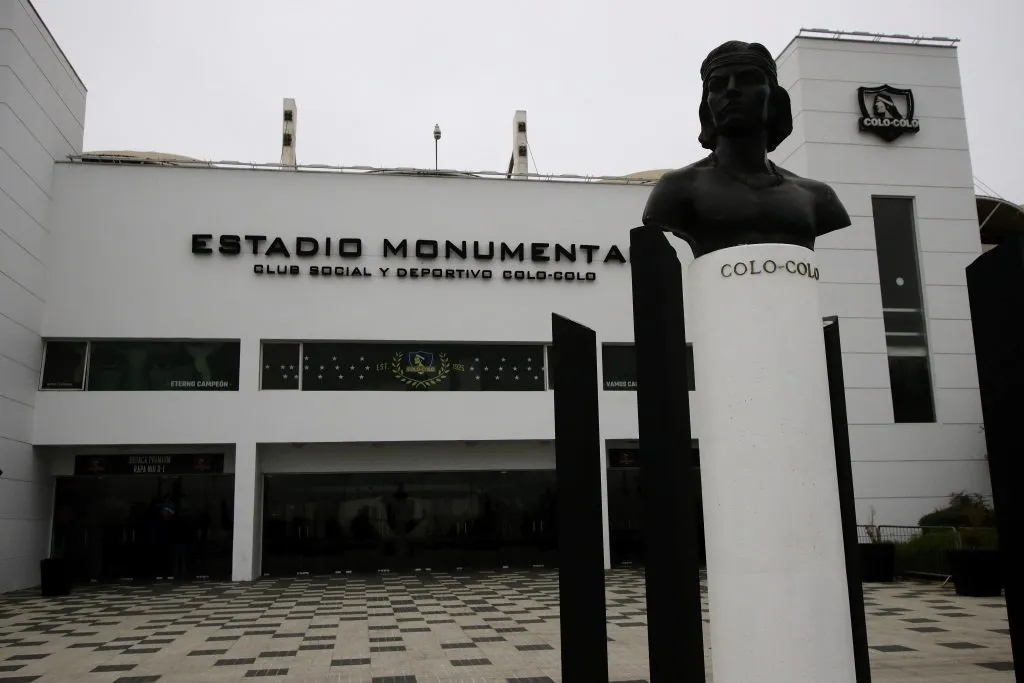 La IA asegura que el Estadio Monumental no fue regalado ni financiado por Augusto Pinochet. (Foto: Javier Salvo/ Aton Chile)
