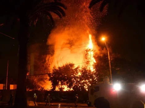 Argentinos demuestran su rabia contra la U tras incendio