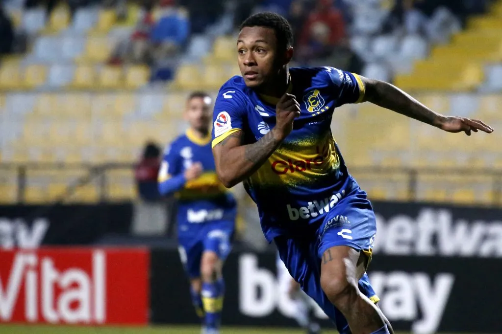 Pedro Campos regresó a Chile para jugar en Everton/Photosport