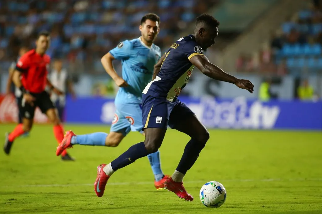 Eryc Castillo ya jugó en Chile en 2025: visitó a Deportes Iquique por la Copa Libertadores. (Alex Diaz/Photosport).