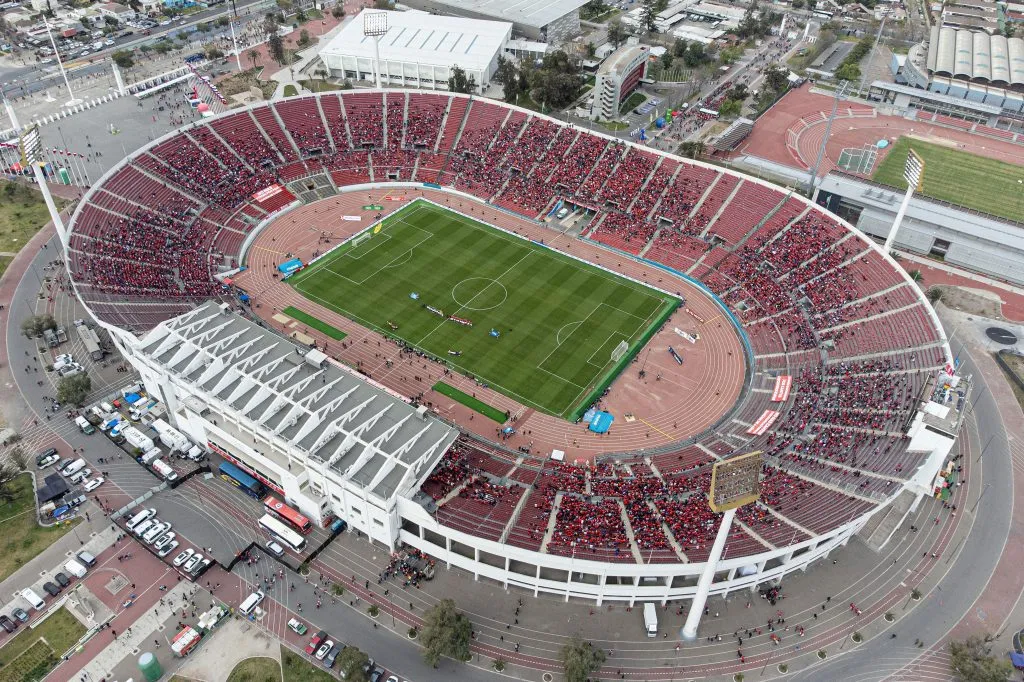 La U ha debido jugar en distintas parte del país por la imposibilidad de utilizar el Nacional de manera constante. (Foto: Dragomir Yankovic/Photosport)