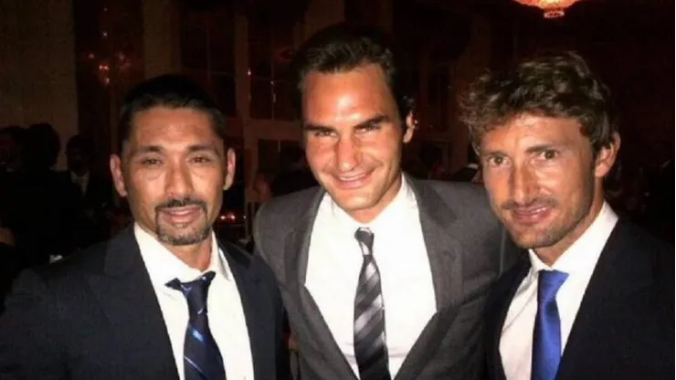 El Chino Ríos entre las leyendas del tenis.
