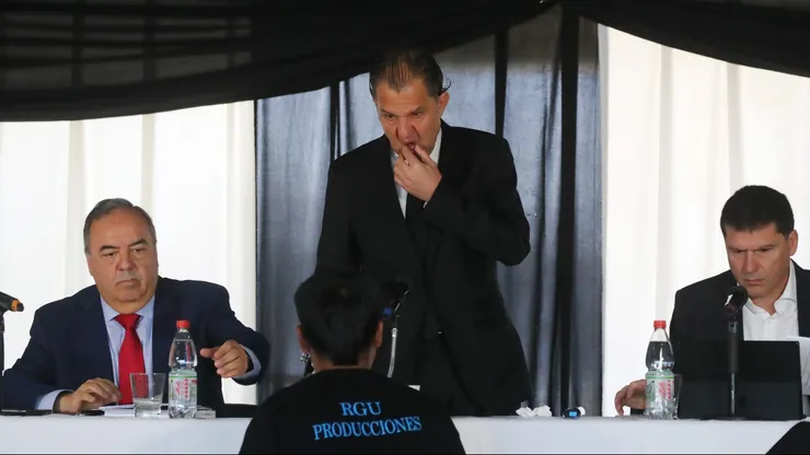 En Colo Colo lo que menos existe en este momento es paz para la directiva.