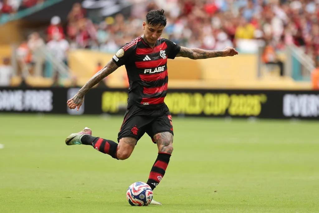 Erick Pulgar es uno de los chilenos que avanzó a semifinales de las copas Conmebol. (Foto: Michael Reaves/Getty Images)