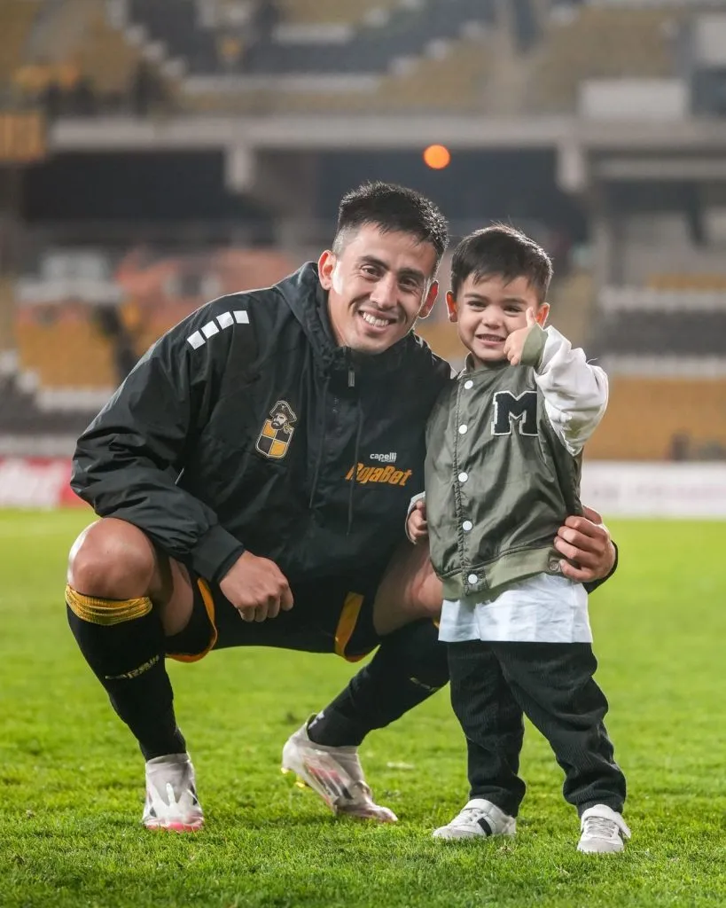 Matías Palavecino junto a su hijo de 4 años