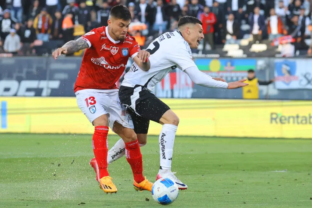 La jugada que Colo Colo pedía como penal. Imagen: Photosport