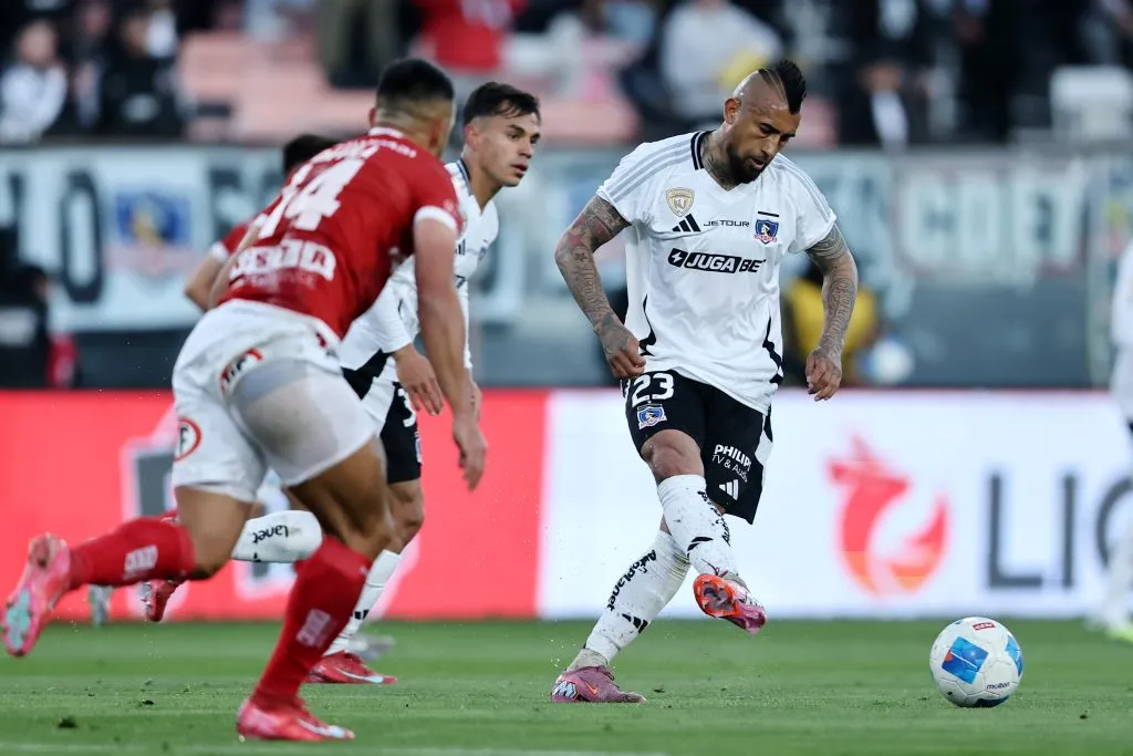Arturo Vidal retrocedió en la cancha y fue clave para Colo Colo. Foto: Photosport.