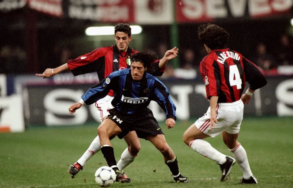 5 Mar 2000: Ivan Zamorano of Inter Milan skips past Luigi Sala and Demetrio Albertini of Milan during the Italian Serie A game between Milan and Inter Milan at the San Siro stadium in Milan, Italy. The game finished 1-2 to Inter Milan. \ Mandatory Credit: Claudio Villa /Allsport