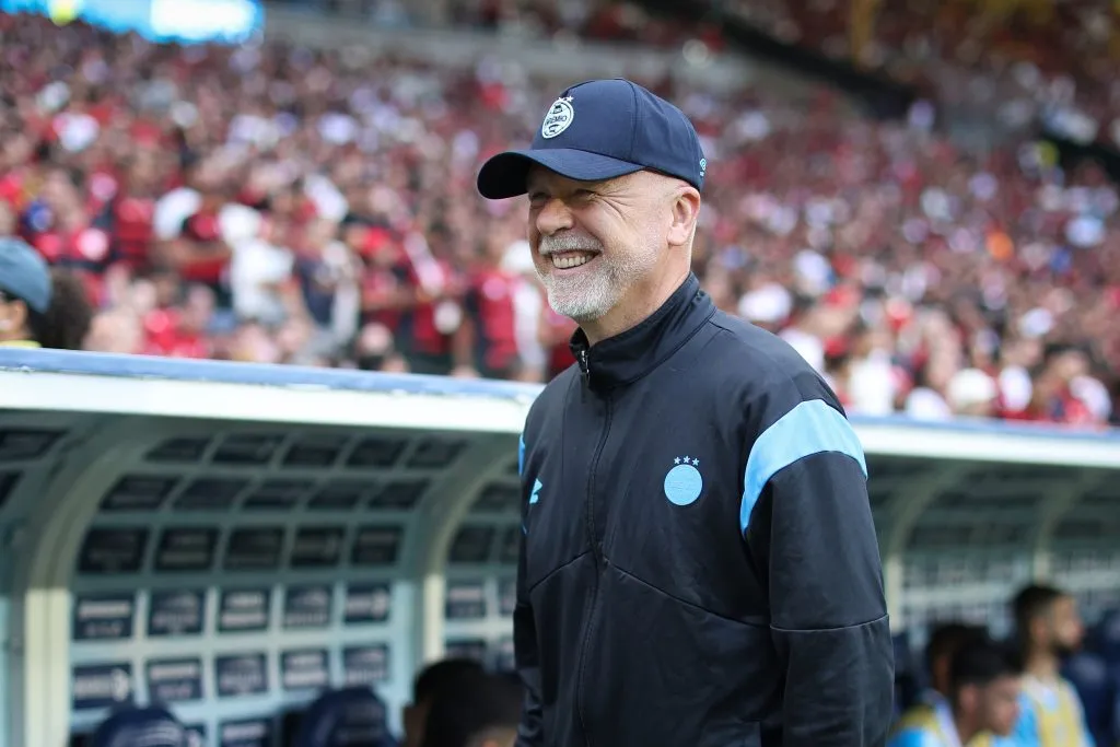 Mano Menezes terminó feliz con la victoria de Gremio. (Lucas Figueiredo/Getty Images).