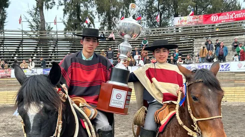 En los lomos de Acampao y Tía Nena ganaron la Serie de Campeones del rodeo de menores.