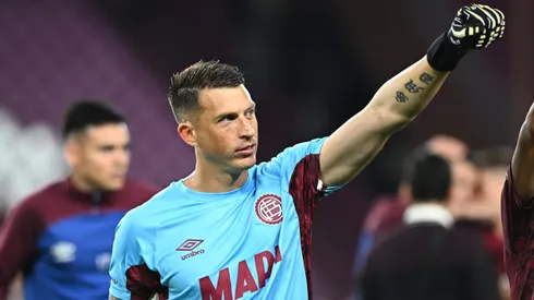 Nahuel Losada es figura en el arco de Lanús