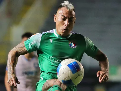 En Audax le prestan ropa a Edu Vargas tras perder penal: "Hizo un..."