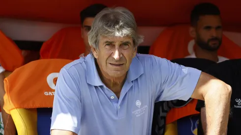 Manuel Pellegrini aún no renueva su vínculo con el Betis y la selección chilena lo coquetea.