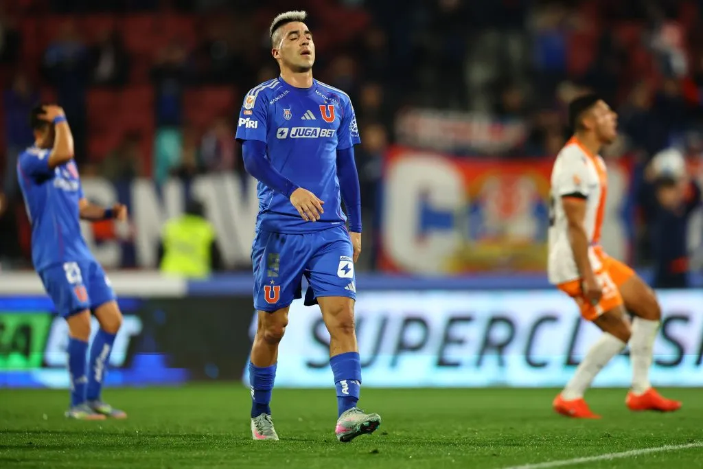 Leandro Fernández sigue sin poder levantar su nivel y es blanco de críticas. Foto: Javier Torres/Photosport