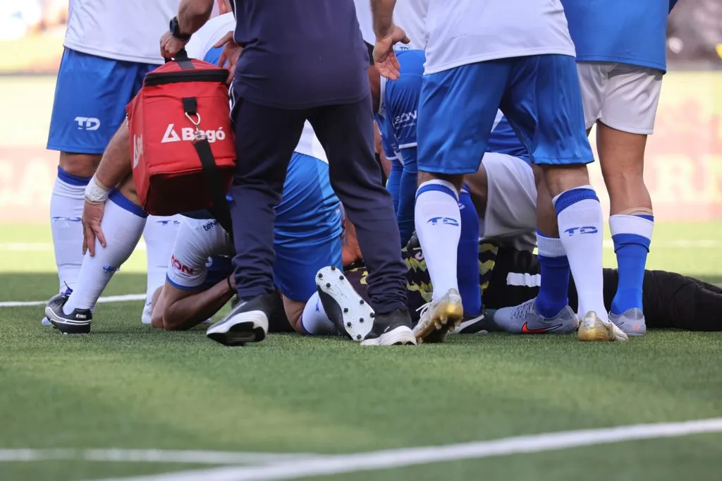 Momentos de angustia en el Adiós Capitanes, pero buenas noticias: mujer de Pato Toledo informa que ha evolucionado de forma positiva.