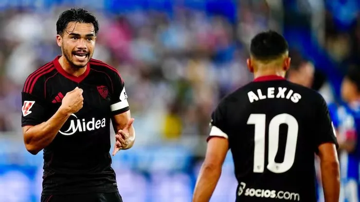 Gabriel Suazo junto a Alexis Sánchez en Sevilla.