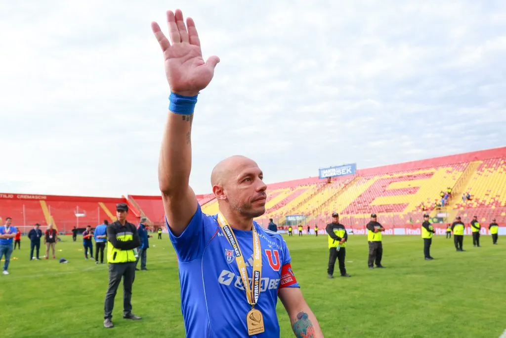 El estadio Santa Laura todavía no tiene luz artificial, que fue clave para el horario del partido. Foto: Javier Vergara/Photosport
