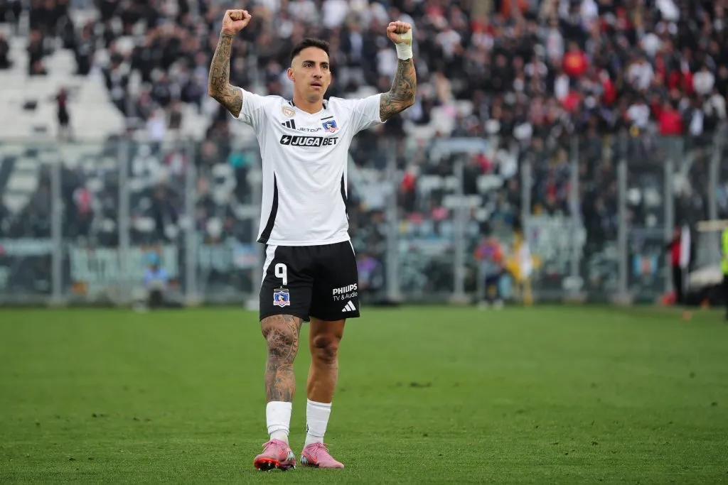 Javier Correa celebra uno de los 20 goles que ha marcado en Colo Colo. (Felipe Zanca/Photosport).