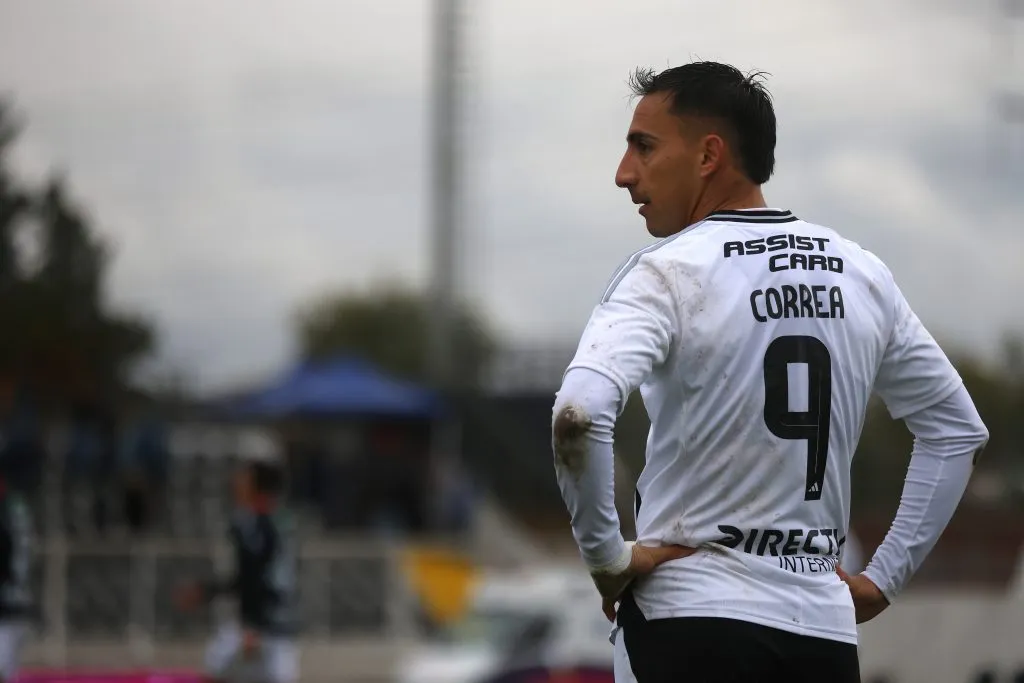 Javier Correa lleva 20 goles en Colo Colo. (Jonnathan Oyarzun/Photosport).