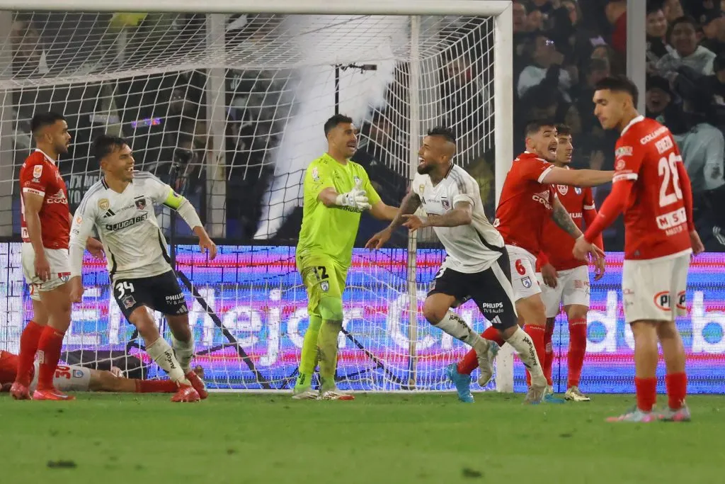Vidal, crack de Colo Colo contra Deportes Iquique.