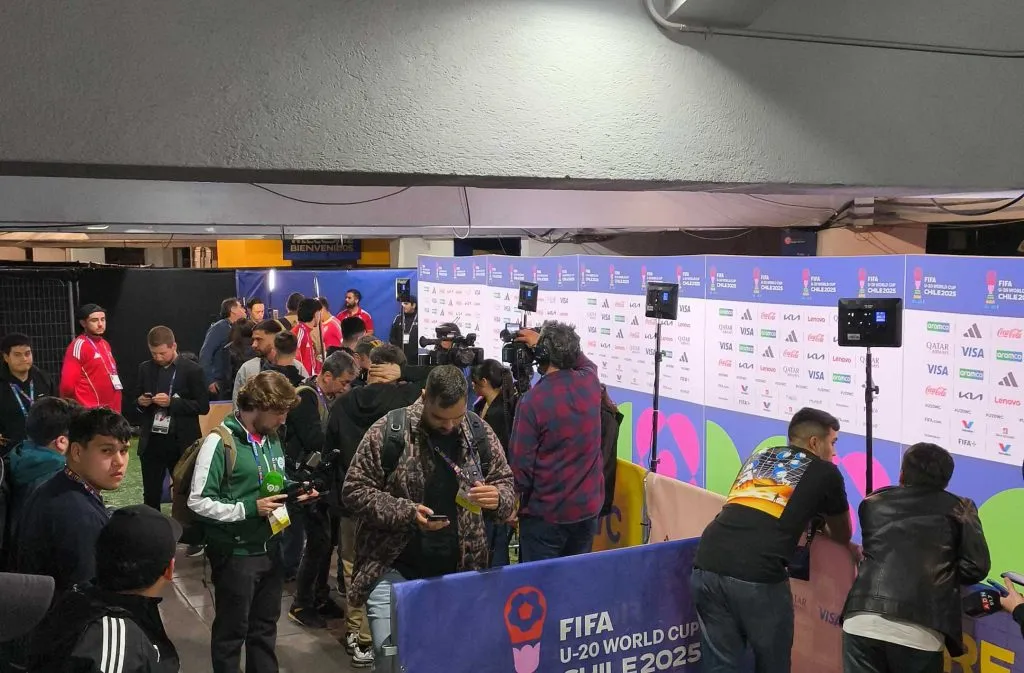 Momentos de alta tensión se vivieron en la zona mixta del Estadio Nacional