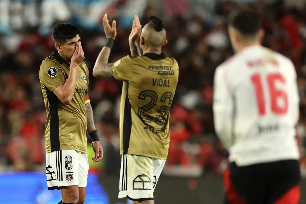El mediocampo con Vidal y Pavez en Colo Colo estaría por llegar a su final de la mano de Fernando Ortiz. | Foto: Photosport.