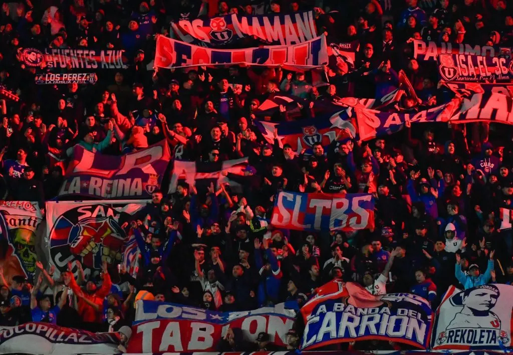 Los hinchas de U de Chile en el duelo contra Independiente. Foto: Fotobaires/Photosport