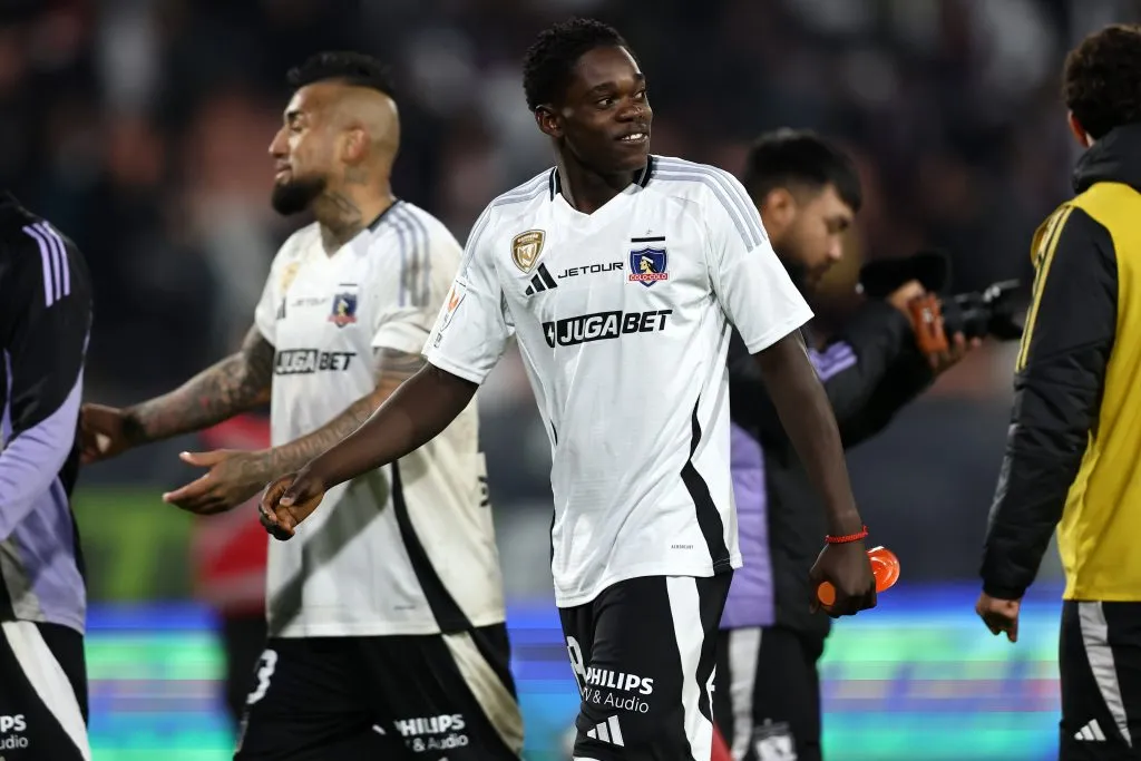 Manley Clerveaux le dedicó palabras a Fernando Ortiz como nunca lo hizo con Jorge Almirón en Colo Colo. Foto: Photosport.