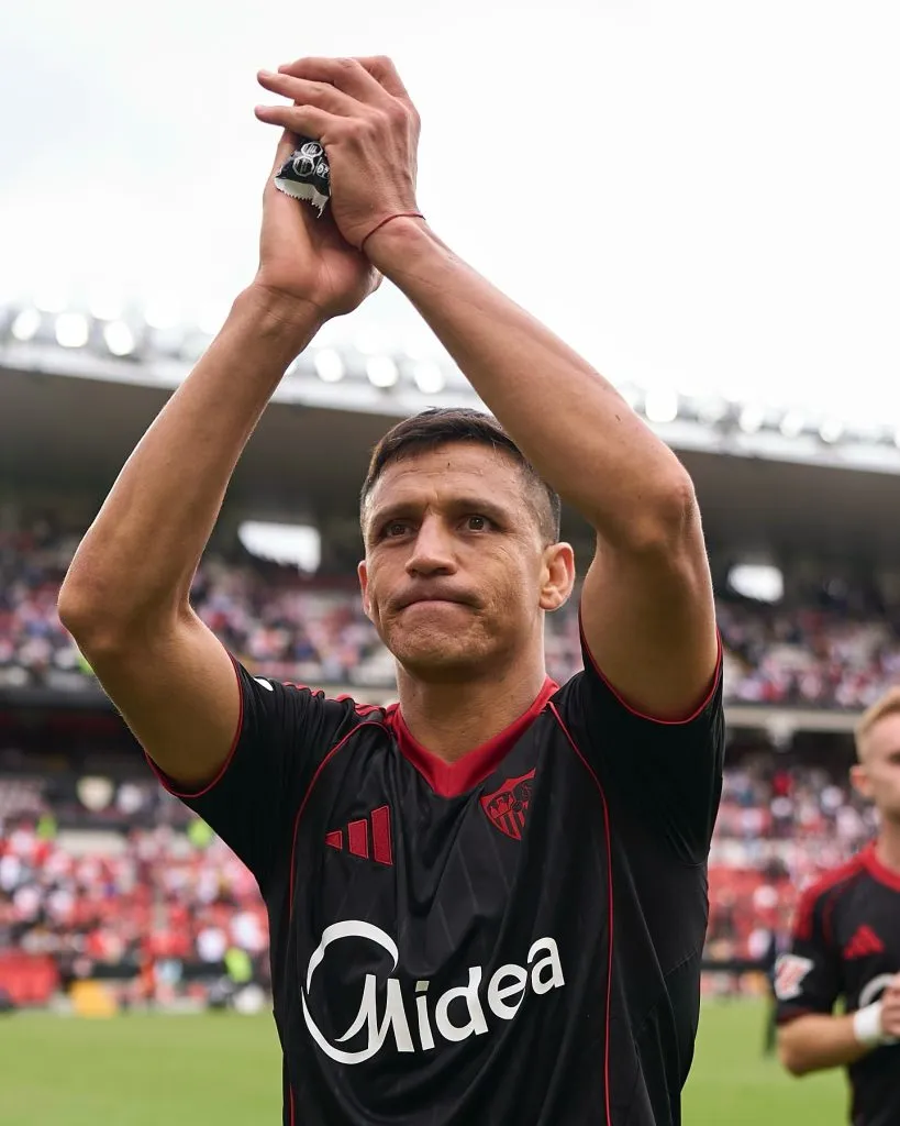 Alexis Sánchez se gana al camarín del Sevilla con su liderazgo. Foto: Sevilla.