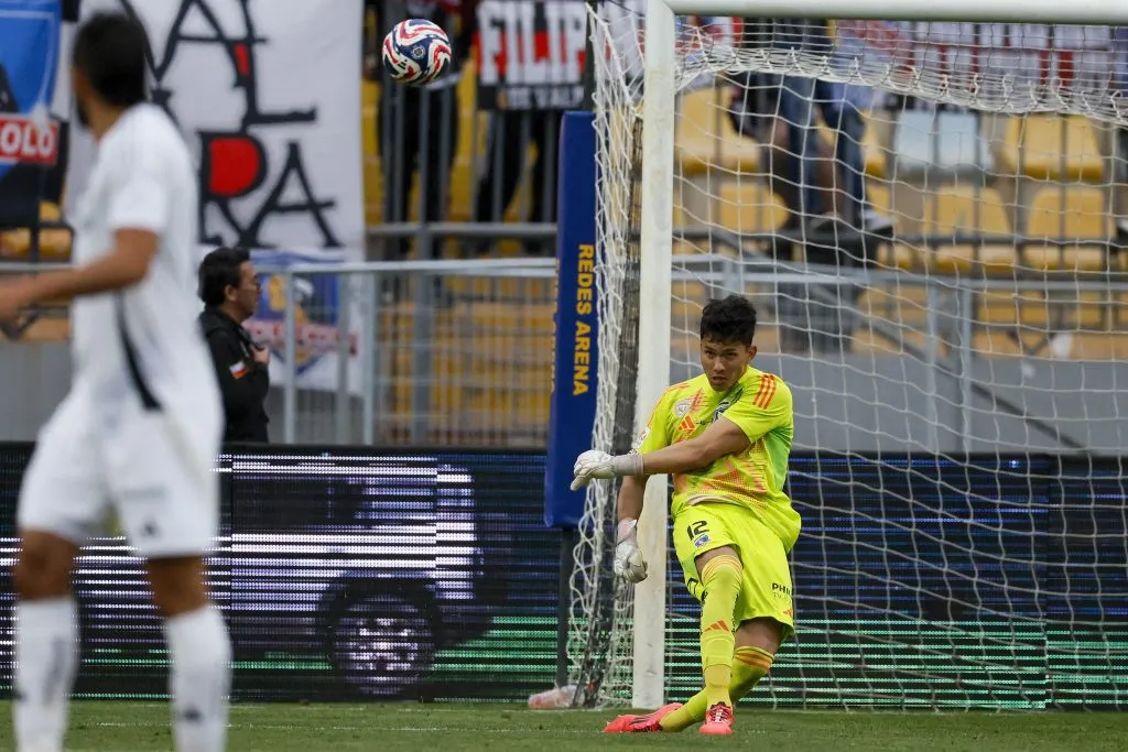 Eduardo Villanueva en acción ante Valladolid en un partido amistoso en el Sausalito. (Andres Pina/Photosport).
