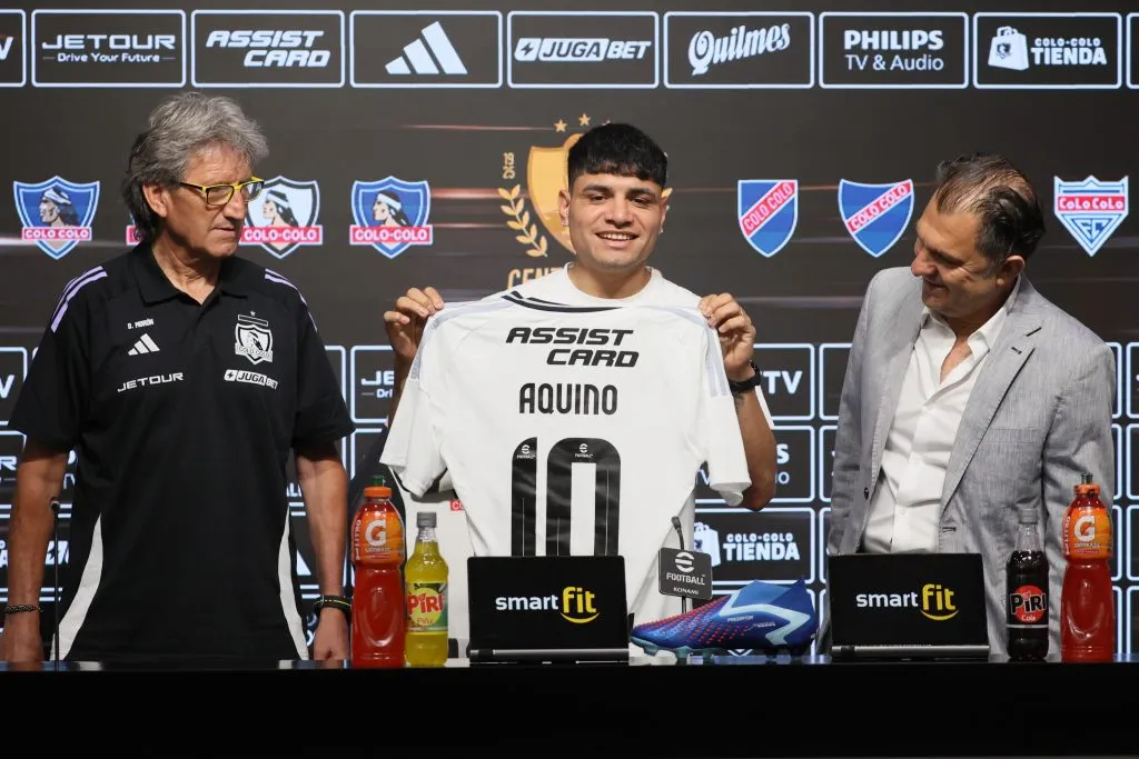 Daniel Morón junto a Aníbal Mosa en la presentación de Claudio Aquino en Colo Colo. (Dragomir Yankovic/Photosport).