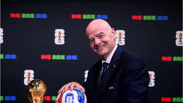 Infantino presentó la nueva pelota del Mundial