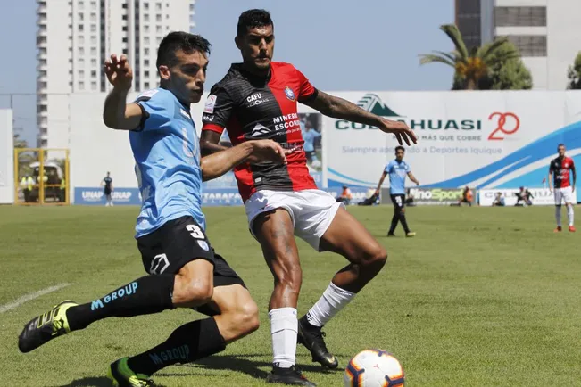 Adrián Balboa en acción por Deportes Antofagasta. (Alex Diaz/Photosport).