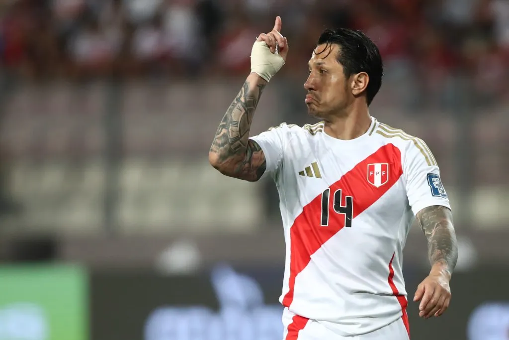 Gianluca Lapadula en la selección peruana. Suma 10 goles en 42 partidos. (Raul Sifuentes/Getty Images).